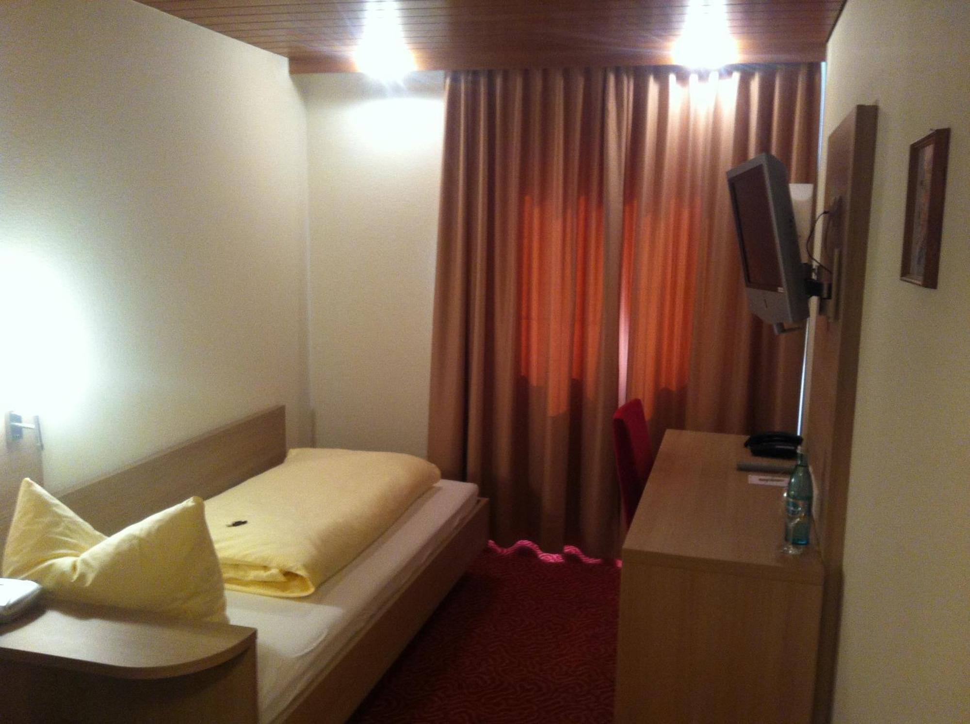 Tauberhotel Kette Вертгейм Экстерьер фото